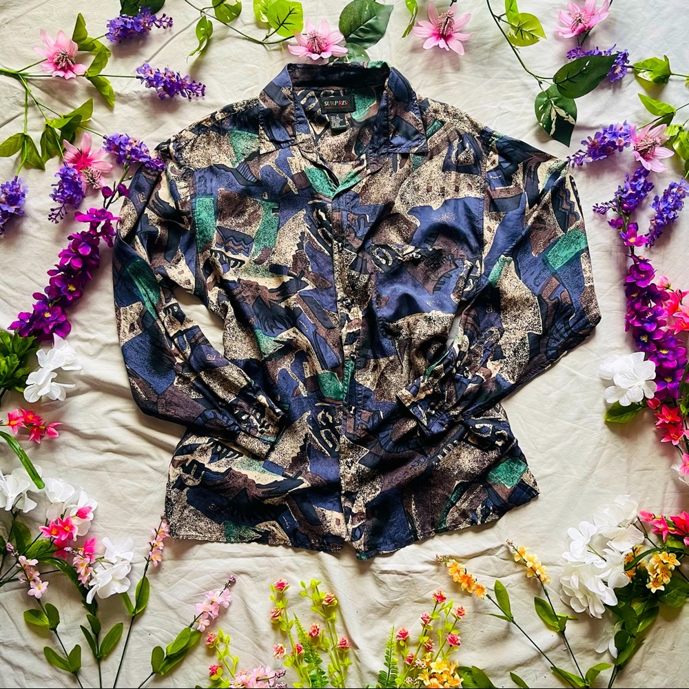 Vintage button down shirt brand: Surprise 100% Silk 

Size: M